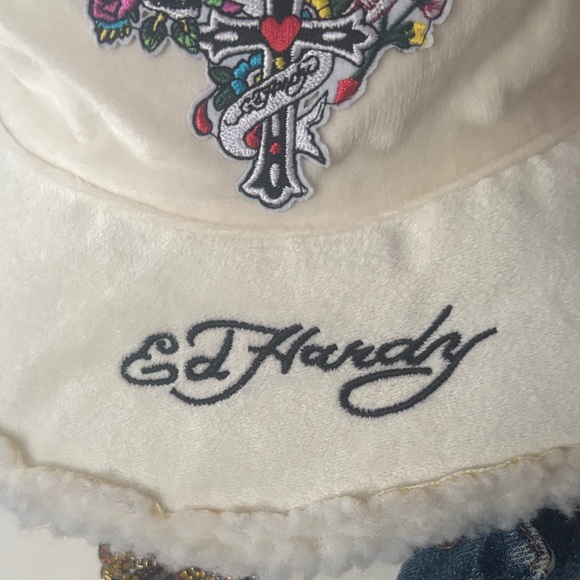 Ed Hardy Ivory Hat with Skull & Floral Embroidery NWT - Picture 3 of 11
